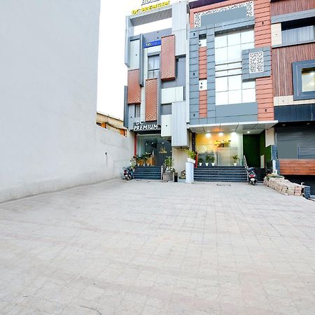 Fabhotel Dc Premium Zirakpur Exterior photo